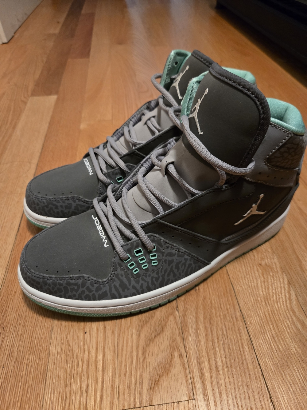 Air Jordan 1 Flight GS 'Grey Green Glow'